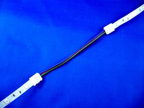 ZŁĄCZKA KĄTOWA PODWÓJNA Z KABELKIEM DO TAŚMY LED RGB