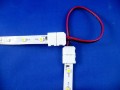 ZŁĄCZKA KĄTOWA PODWÓJNA Z KABELKIEM DO TAŚMY LED 8mm 3528