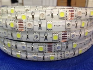 TAŚMA LED RGBW + BIAŁY ZIMNY 300 LED 72W IP65 HERMETYCZNA