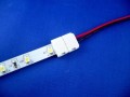 ZŁĄCZKA KĄTOWA PODWÓJNA Z KABELKIEM DO TAŚMY LED 8mm 3528