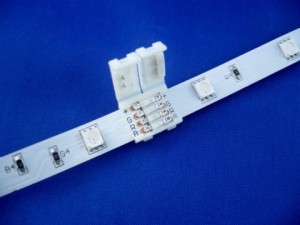 PODÓWJNA ZŁACZKA DO TAŚMA LED RGB 